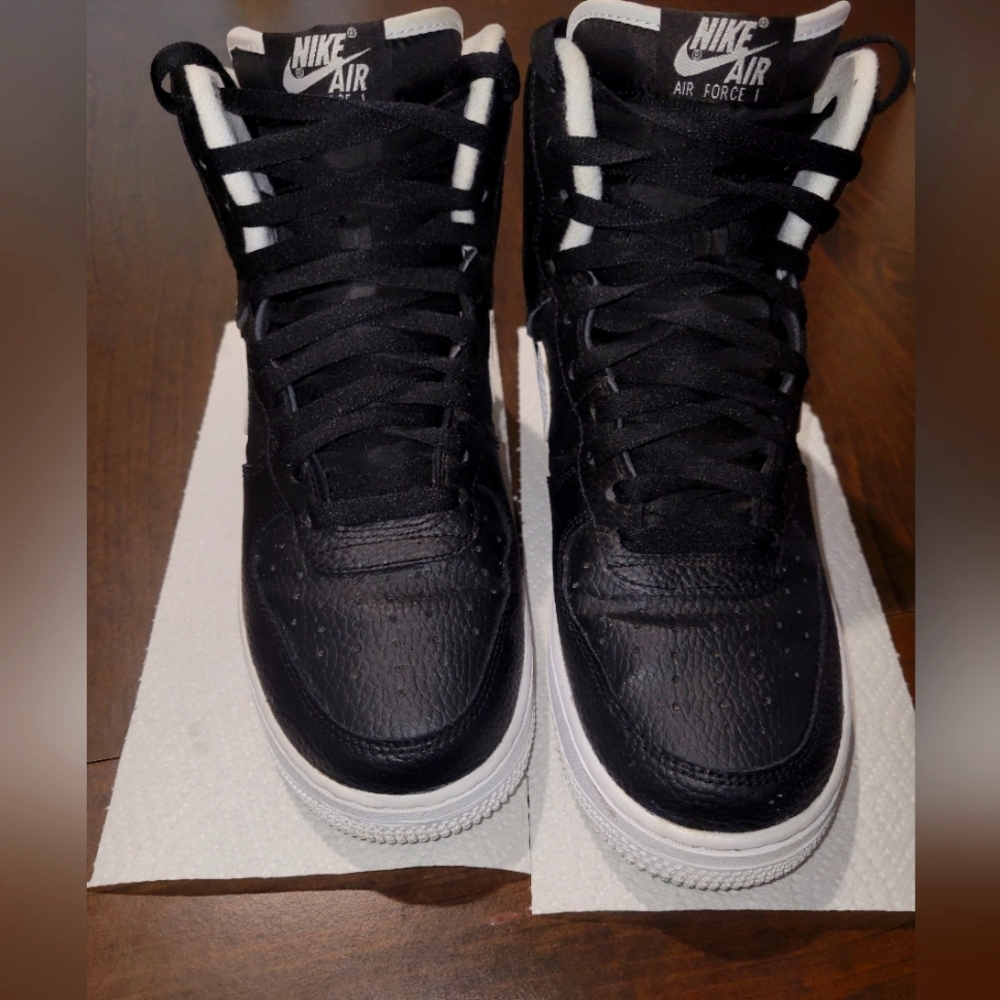 High top Air Force 1's size 7.5 Men.